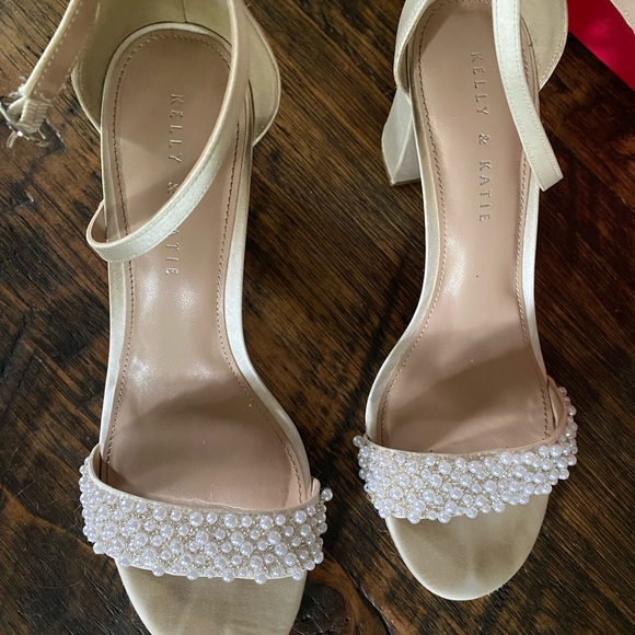 Silver Satin Kelly & Katie Hildie Sandal with 3.5" heel and pearl beads 9.5 M - Picture 2 of 11